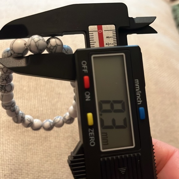 Genuine Howlite Bracelet 8mm - Picture 3 of 3